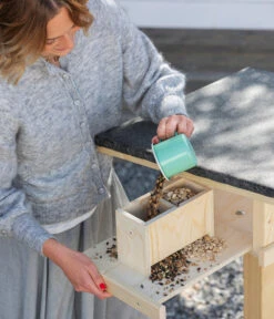 Dehner Natura Futterhaus Karwendel, Natur, Inkl. Ständer, Ca. B84,3/H127,2/T84,3 Cm -KERBL Store 6622872 6622898 6622906 6622922 WE MO 004 NVHRofanKarwendel