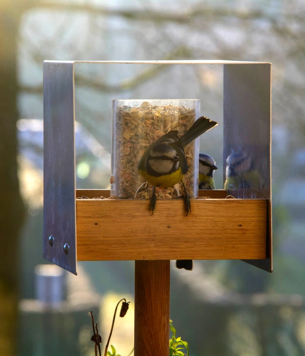 LUXUS-VOGELHAUS Futterhaus Bauhaus II, Braun/silber, Ca. B15/H16/T15 Cm 4 LUXUS-VOGELHAUS Futterhaus Bauhaus II, Braun/silber, Ca. B15/H16/T15 Cm – Bild 2